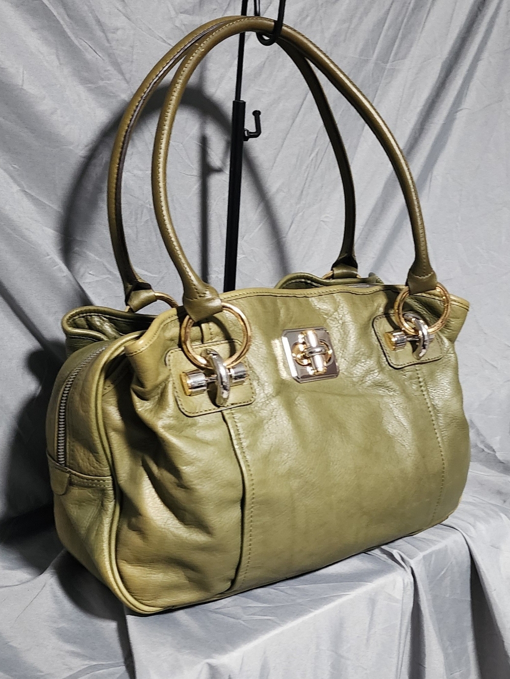 B. Makowsky Olive Green Glove Leather Shoylderbag Purse W/ Turnlock Closure